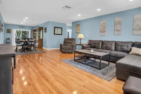 7481 NW 11th Place Plantation FL 33313