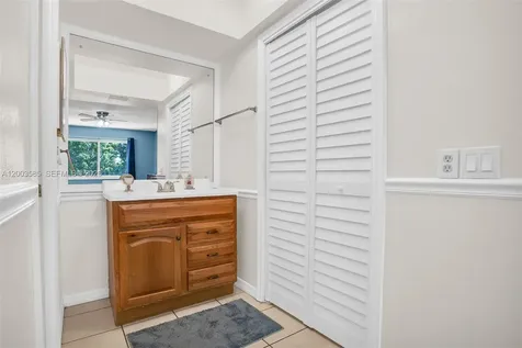 7481 NW 11th Place Plantation FL 33313