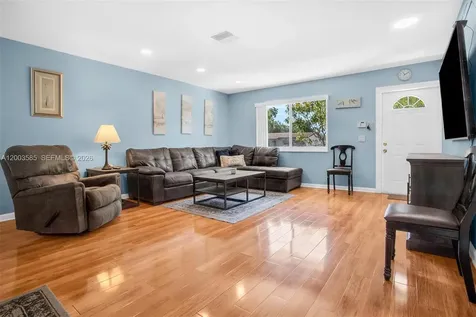 7481 NW 11th Place Plantation FL 33313