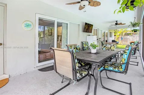 7481 NW 11th Place Plantation FL 33313