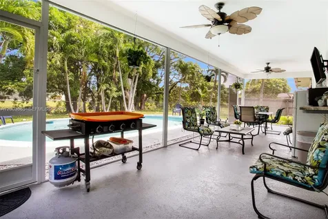 7481 NW 11th Place Plantation FL 33313