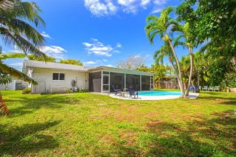 7481 NW 11th Place Plantation FL 33313