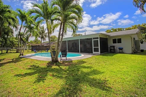 7481 NW 11th Place Plantation FL 33313