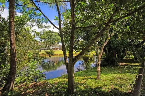 7481 NW 11th Place Plantation FL 33313