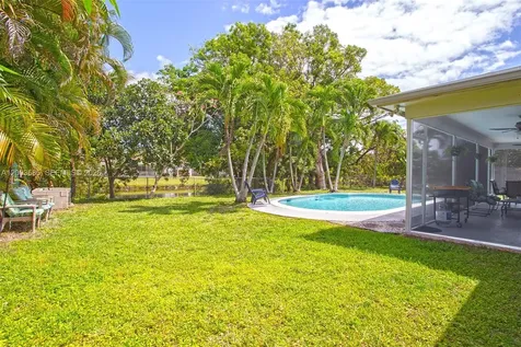 7481 NW 11th Place Plantation FL 33313