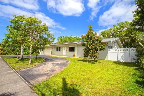 7481 NW 11th Place Plantation FL 33313