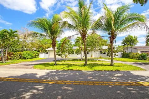 7481 NW 11th Place Plantation FL 33313