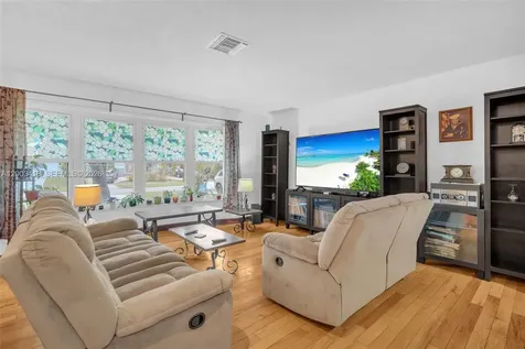 1911 N 53rd Avenue Hollywood FL 33021