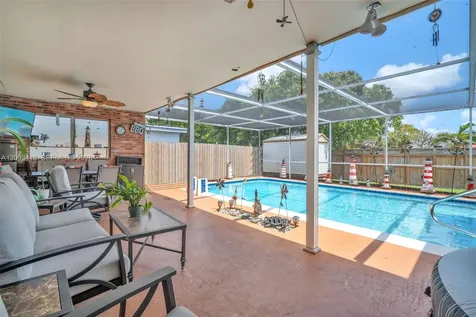 1911 N 53rd Avenue Hollywood FL 33021
