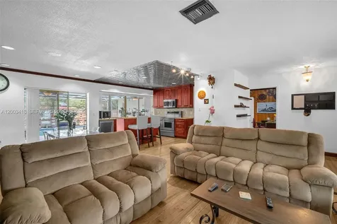 1911 N 53rd Avenue Hollywood FL 33021