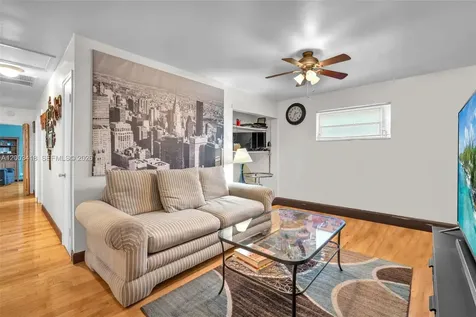1911 N 53rd Avenue Hollywood FL 33021
