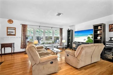 1911 N 53rd Avenue Hollywood FL 33021
