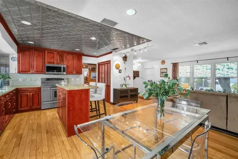 1911 N 53rd Avenue Hollywood FL 33021