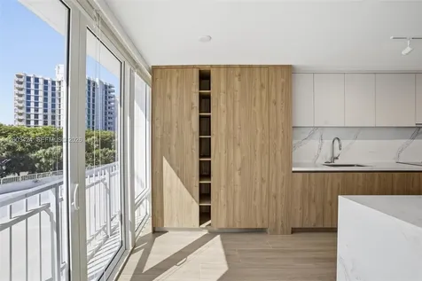 600 Grapetree Drive Key Biscayne FL 33149