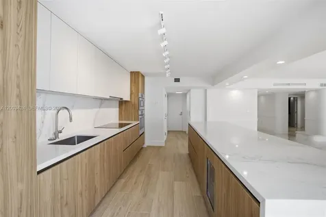 600 Grapetree Drive Key Biscayne FL 33149