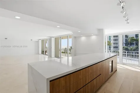 600 Grapetree Drive Key Biscayne FL 33149