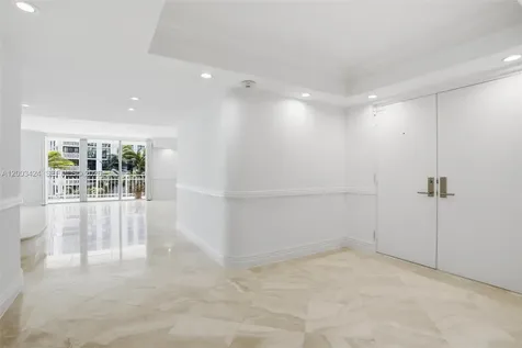 600 Grapetree Drive Key Biscayne FL 33149