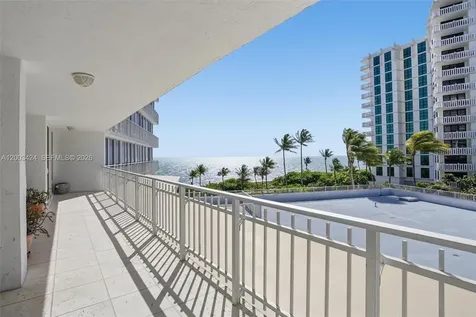 600 Grapetree Drive Key Biscayne FL 33149