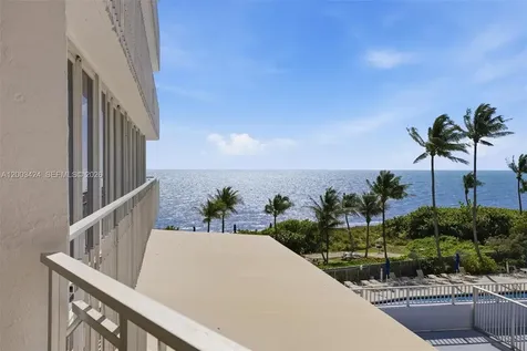 600 Grapetree Drive Key Biscayne FL 33149