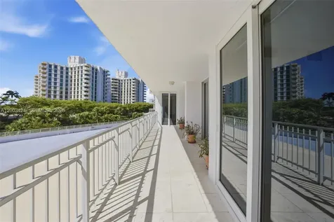 600 Grapetree Drive Key Biscayne FL 33149
