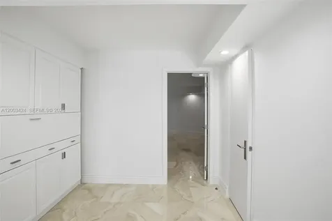 600 Grapetree Drive Key Biscayne FL 33149