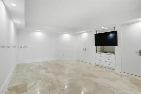 600 Grapetree Drive Key Biscayne FL 33149