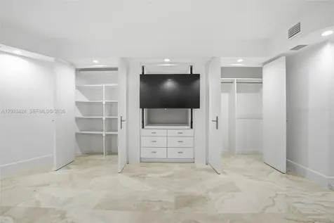 600 Grapetree Drive Key Biscayne FL 33149