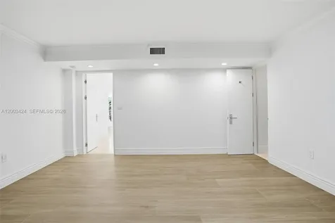 600 Grapetree Drive Key Biscayne FL 33149