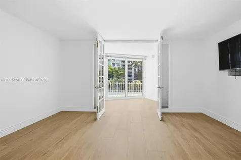 600 Grapetree Drive Key Biscayne FL 33149