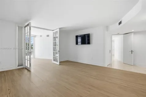 600 Grapetree Drive Key Biscayne FL 33149