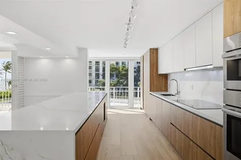600 Grapetree Drive Key Biscayne FL 33149