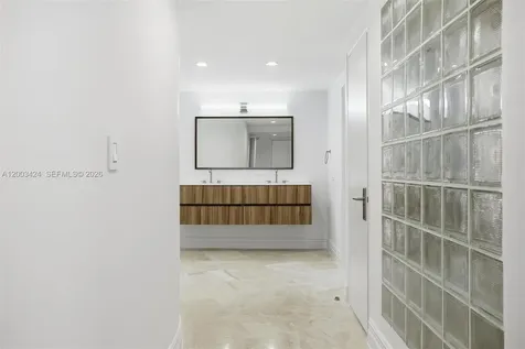 600 Grapetree Drive Key Biscayne FL 33149