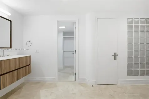 600 Grapetree Drive Key Biscayne FL 33149