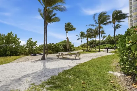 600 Grapetree Drive Key Biscayne FL 33149
