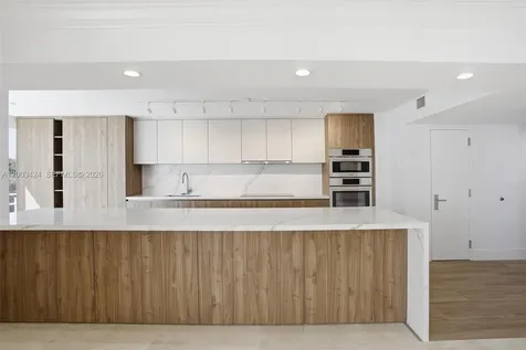 600 Grapetree Drive Key Biscayne FL 33149