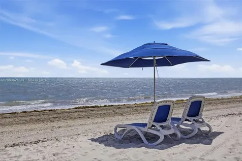 600 Grapetree Drive Key Biscayne FL 33149