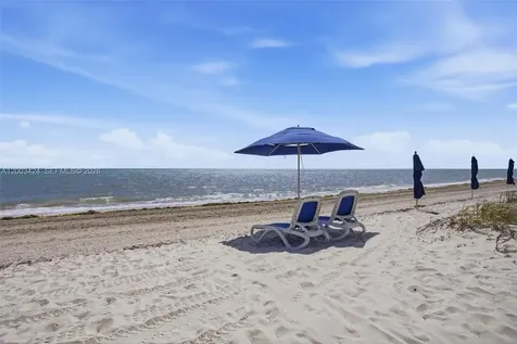 600 Grapetree Drive Key Biscayne FL 33149