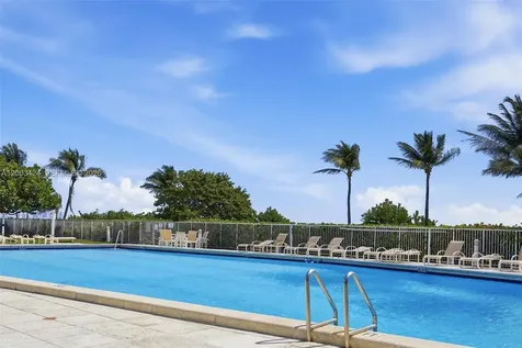 600 Grapetree Drive Key Biscayne FL 33149