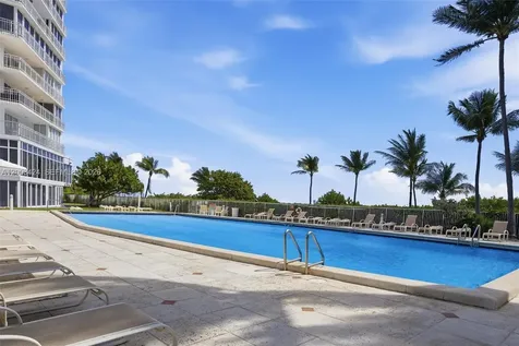 600 Grapetree Drive Key Biscayne FL 33149