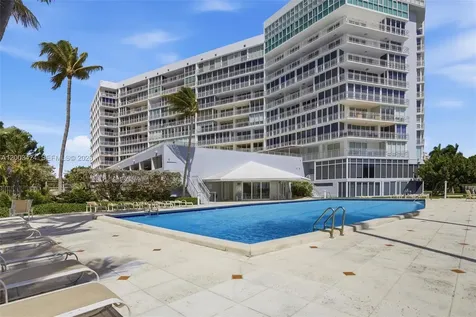 600 Grapetree Drive Key Biscayne FL 33149