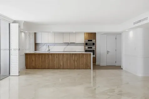 600 Grapetree Drive Key Biscayne FL 33149