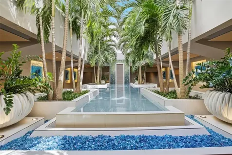 600 Grapetree Drive Key Biscayne FL 33149