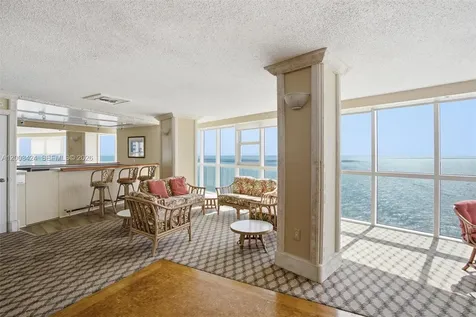 600 Grapetree Drive Key Biscayne FL 33149