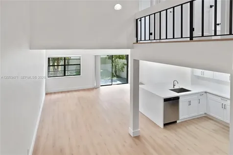2548 N 38th Avenue Hollywood FL 33021