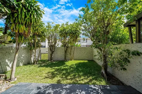 2548 N 38th Avenue Hollywood FL 33021