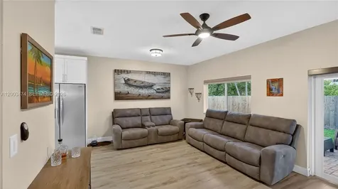 15893 SW 138th Terrace Miami FL 33196