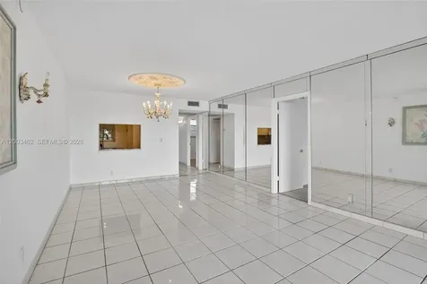 9235 Lagoon Place Davie FL 33324