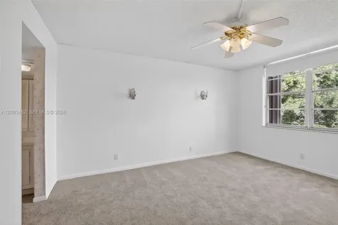9235 Lagoon Place Davie FL 33324