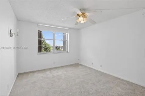9235 Lagoon Place Davie FL 33324