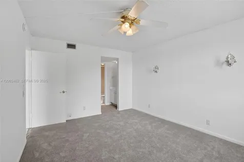 9235 Lagoon Place Davie FL 33324